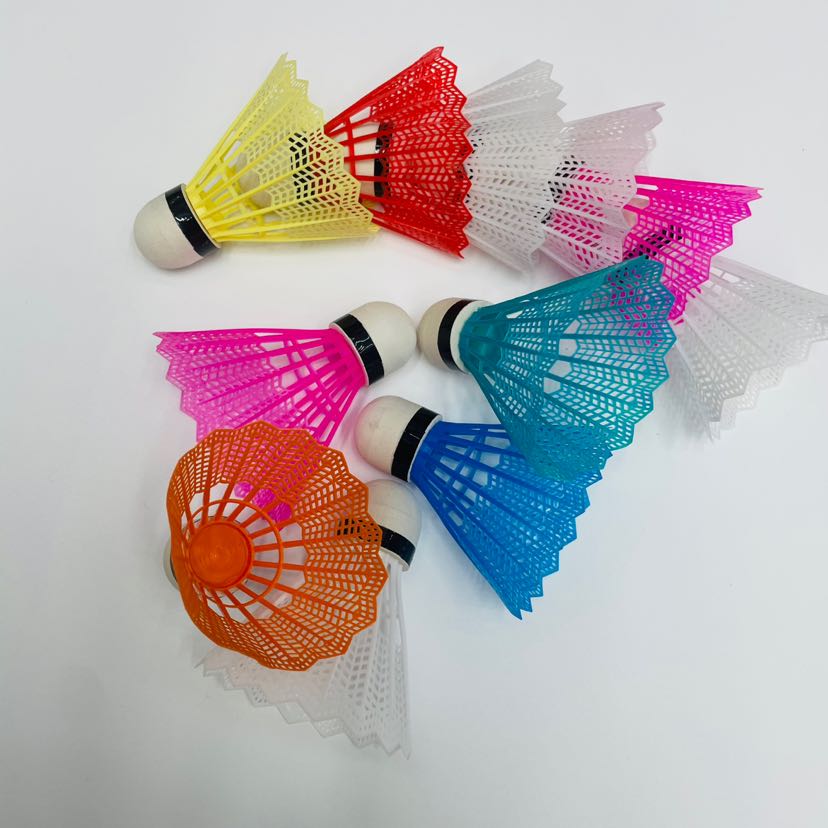 Plastic badminton (Who is better, plastic badminton or badminton badminton)